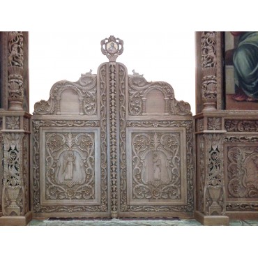 Baroque template with perforated pillar